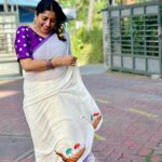 Anumol Instagram - The wind may mess up my saree, but it brings me joy.. Thank you for this beautiful Onam gift @parama_g 📸 @nattupaathakal Kalamassery, India
