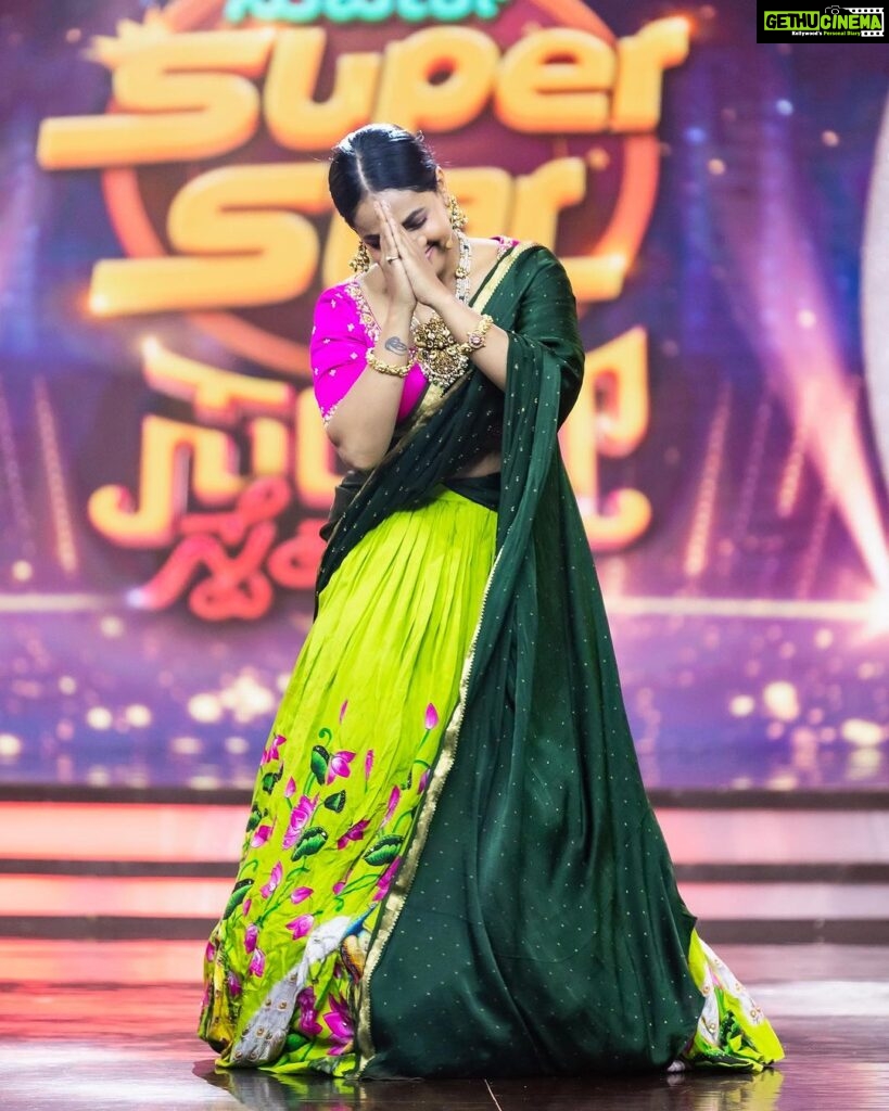 Anupama Gowda Instagram - Suvarna Super Star Sunday Special 🫶🏼 Styling: @tejukranthi Assisted by: @khushi_jagadisha Outfit: @anthariya_ Jewellery: @sunrisesilversmiths PC: @raghavstudios MUA: Yours truly A 😎