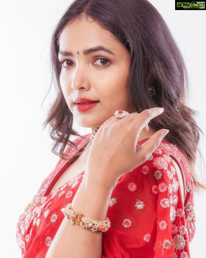 Anupama Gowda Instagram - Reminder: You are loved ♥️ Outfit: @harshithareddy_stylebook Styling: @harshithareddy_stylebook Jewellery: @bcos_its_silver PC: @raghavstudios