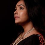 Anupama Gowda Instagram - 🖤✨ Styling: @tejukranthi Blouse: @assyadesigner Jewellery: @bcos_its_silver PC: @raghavstudios Bangalore, India