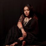 Anupama Gowda Instagram - ಸೀರೆಯುಟ್ಟ ನವಿಲು ನೀನು ದೃಷ್ಷಿ ಆಗಬಹುದೊ ಏನೊ…. Styling : @tejukranthi Blouse: @assyadesigner Jewellery: @bcos_its_silver PC: @raghavstudios Bangalore, India