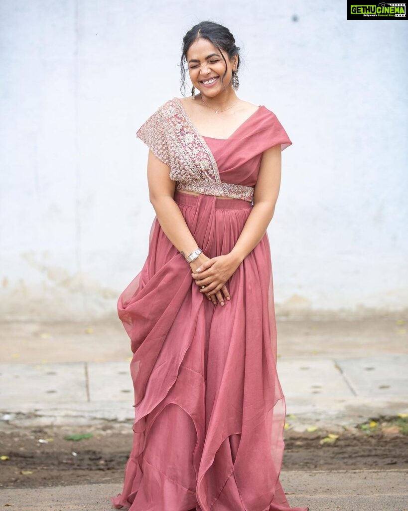 Anupama Gowda Instagram - Smile a lill extra 😃 Styling: @tejukranthi Assisted by: @khushi_jagadisha Outfit: @nineonine_designstudio Jewellery: @sunrisesilversmiths PC: @raghavstudios