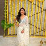 Anurita Jha Instagram - Finally understanding the beauty of saree..🌸🌸 Hindustani naari in sarii .. #lebhari ☺️☺️ . . . . . . . . . . . . . . . . . . . . . . #insta #instadaily #instamood #sareelove #anurittakjha