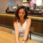 Anushka Sen Instagram - waiting for my coffee 🐬