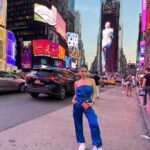 Anushka Sen Instagram - NEW YORK BABY 🇺🇸🥹💕 . . Wearing @fashionnova #sen21 New York Times Square