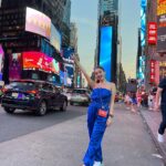 Anushka Sen Instagram - NEW YORK BABY 🇺🇸🥹💕 . . Wearing @fashionnova #sen21 New York Times Square