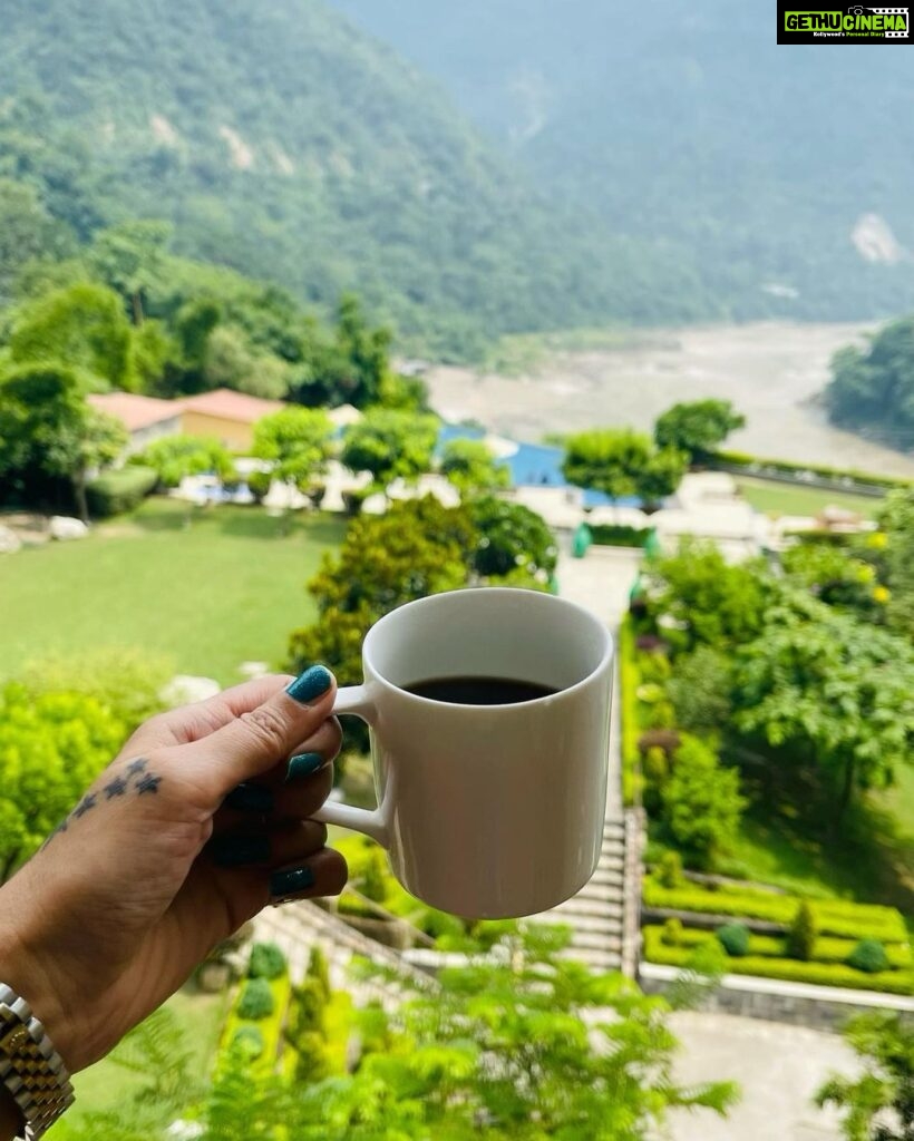Anusmriti Sarkar Instagram - Green vibe ✨🧿🧿 #hills #nature #love #green #river #bluesky #picoftheday #poser #coffee #sunday #weekend #as #anusmriti #anusmritisarkar