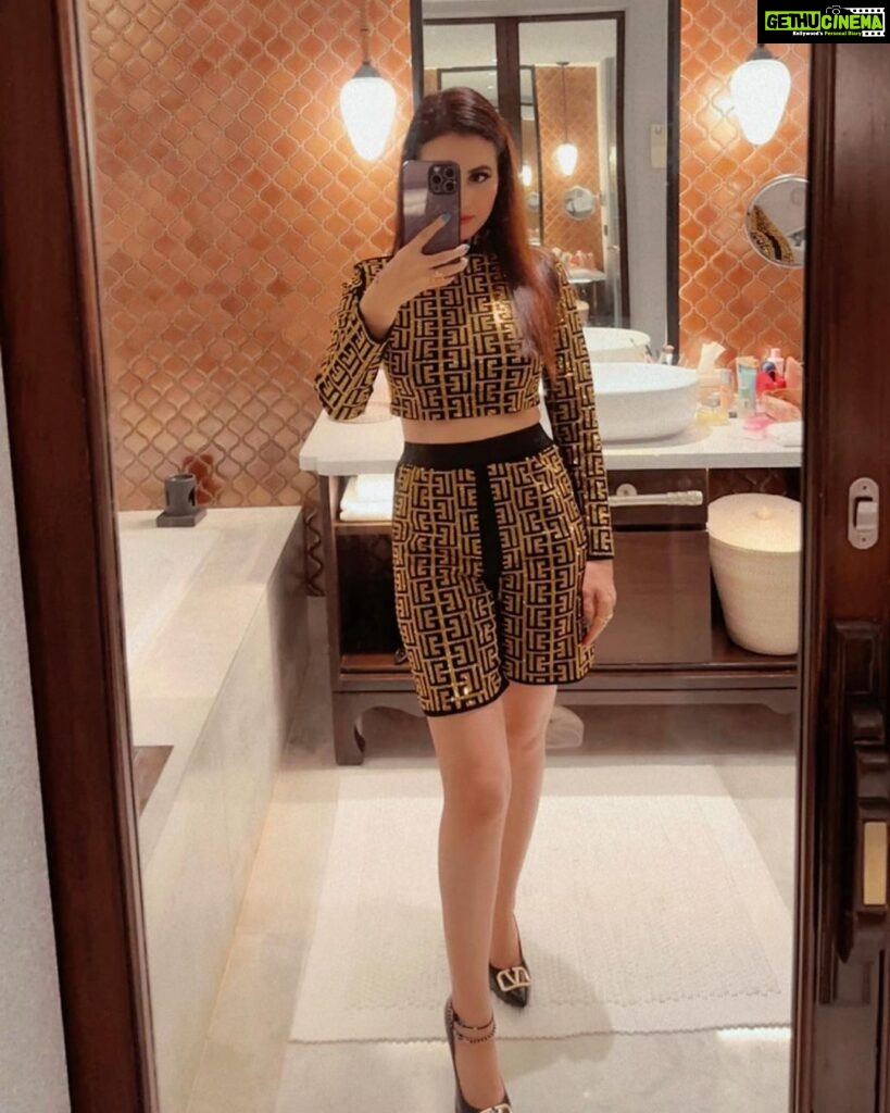 Anusmriti Sarkar Instagram - Mirror obsession 💗🧿🧿🧿 #selfie #just #mirror #summer #vibe #picoftheday #obsessed #june #mirrorselfie #wednesday #gratitude #as #anusmriti #anusmritisarkar #love Phuket, Thailand