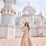 Anusmriti Sarkar Instagram - Shining bright with the beautiful designer jewels by @aashirwad.jewels ✨🧿🧿 📸 @pradhumna.sharma @ravipahujaphotography54 Style @stylethesapien Outfit @swishbossofficial MUA @itoria_makeup_hairdesigns #jewellery #beautiful #polkijewellery #tajmahal #shooting #design #as #anusmriti #anusmritisarkar