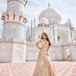 Anusmriti Sarkar Instagram - Shining bright with the beautiful designer jewels by @aashirwad.jewels ✨🧿🧿 📸 @pradhumna.sharma @ravipahujaphotography54 Style @stylethesapien Outfit @swishbossofficial MUA @itoria_makeup_hairdesigns #jewellery #beautiful #polkijewellery #tajmahal #shooting #design #as #anusmriti #anusmritisarkar