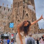 Anveshi Jain Instagram - La Sagrada Família , Barcelona is beautiful but still incomplete! The estimated year of completion is 2026, marking the 100th year of Gaudi’s death. When completed in 2026, Sagrada Familia would have taken ten times longer than the Great pyramids, 123 years more than the Taj Mahal, and 50 years more than the Great Wall of China to be constructed. La Sagrada Família, Barcelona