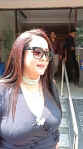 Aparajita Auddy Instagram - ফুল ফুটেছে গন্ধে সারা মন,
তুমি আমার কত যে আপন 
দেখা না দিলে বন্ধু
কথা কইয়ো না।#Instagram#reelsindia#goovibes#love