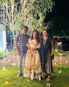 Aparna Balamurali Instagram - 🌻

Wearing my favourite @picchika 💛