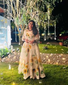 Aparna Balamurali Instagram - 🌻

Wearing my favourite @picchika 💛