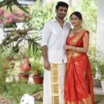 Aparna Vinod Instagram - ♥️ #family #redsaree #traditionalsaree #ethnicwear #malayali #keralagram #godsowncountry #kochi #home #onam #aparna #aparnavinod Home