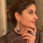 Archana Instagram - I think main #junglee hee achee hoon! 💄 @the_colour_pallete Hair @sundarampandey 👗 @worldofasra 💎 @azotiique . . . #bollywoodhungamaottindiafest #mumbai #ott #awards #worldofasra #black #blackisbeautiful #gown #ootd #style #fashion #poser #pose Seven Bungalows