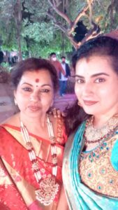 Archana Shastry Instagram - When we all attended our cousin’s wedding with the masks on and off while taking videos and clicks 😉........ 

This is called a show off reel!!!! Heheh 😛..... Ante ..... when we all got dressy with our nice blingy sarees and  jewellery and forgot to post it ...... here comes the moment to recall it & do it now !!!!!! 

 #archana #archanajagadeesh #blingisalwaysin #sareesandjewelry