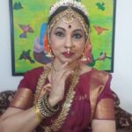 Archana Shastry Instagram - I Woke up really early and surprised myself as I did her hair and make up for her performance and she looks sooo gorgeous ❤️ 🧿 #nofiltersneeded #mommiedearest My mom’s dance performance today..... offering her tribute to her beloved teacher SHOBHANAIDU GARU 🙏🏻 Happy to see mom perform for her guru ..... and huge respect to SHOBHANAIDU garu 🙏🏻. Teacher we miss you