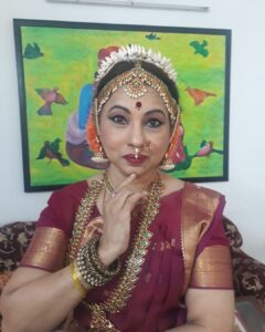 Archana Shastry Instagram - I Woke up really early and surprised myself as I did her hair and make up for her performance and she looks sooo gorgeous ❤️ 🧿 #nofiltersneeded #mommiedearest 
My mom’s dance performance today..... offering her tribute to her beloved teacher SHOBHANAIDU GARU 🙏🏻 
Happy to see mom perform for her guru ..... and huge respect to SHOBHANAIDU garu 🙏🏻. Teacher we miss you