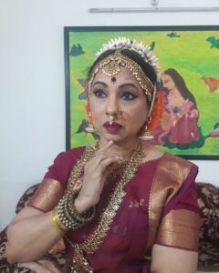 Archana Shastry Instagram - I Woke up really early and surprised myself as I did her hair and make up for her performance and she looks sooo gorgeous ❤️ 🧿 #nofiltersneeded #mommiedearest 
My mom’s dance performance today..... offering her tribute to her beloved teacher SHOBHANAIDU GARU 🙏🏻 
Happy to see mom perform for her guru ..... and huge respect to SHOBHANAIDU garu 🙏🏻. Teacher we miss you