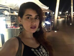 Archana Shastry Instagram - Keep moving !!!! No matter what .... that is what 2020 all about ..... 2020 put us all through situations and moments that broke us and made us again !!!!!! But keep moving and keep smiling ...... just a little something that i wanted to share with you all ...... May you all stay safe , strong and happy GOD BLESS #lifegoeson