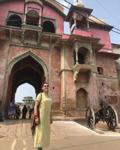 Archana Shastry Instagram - The broken rocks , tained walls.... paint thats walking away..... and the smell of those old old walls is always a moment to experience...... antique monuments are an absolute pleasure to watch and experience !!!!!! #wheniwenttravelling #archanashastry