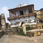 Archana Shastry Instagram - The broken rocks , tained walls.... paint thats walking away..... and the smell of those old old walls is always a moment to experience...... antique monuments are an absolute pleasure to watch and experience !!!!!! #wheniwenttravelling #archanashastry Varanasi, India