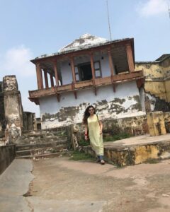 Archana Shastry Instagram - The broken rocks , tained walls.... paint thats walking away..... and the smell of those old old walls is always a moment to experience...... antique monuments are an absolute pleasure to watch and experience !!!!!! #wheniwenttravelling #archanashastry