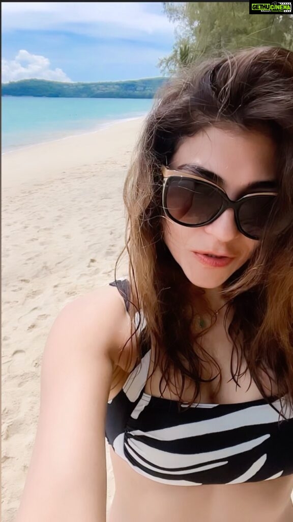 Archana Vijaya Instagram - Wind in my hair, sand in my toes and the sun on my face, summer is truly for falling in love 🥰🌊☀️🌴