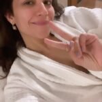 Archana Vijaya Instagram - You don’t need a particular day to do something sweet for your loved ones ! Pick a day and just check in to make them feel special ! My mom, my first friend and someone I can definitely count on when the going gets tough ! 😊 Also someone I love to goof around with, more like play pranks on ! 😜😂 And there is no better way to thank her for all that she does than with a relaxing and rejuvenating staycation @itcroyalbengal in the heart of a Kolkata ! Mommy bear and her baby bear are getting much needed time together, but soon I will have to see my own baby bear, coz he too needs his mama ! 😊♥️ #mamasandbabies #staycation #itcroyalbengal #mothersanddaughters #responsibleluxury