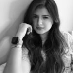 Arishfa Khan Instagram - Simple but significant 🪞🦢🤍🫧