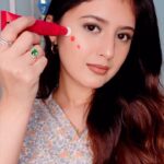 Arishfa Khan Instagram - This colour is so pretty🫶🏻❤️ #charlottetilbury #blush #makeup
