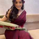Asha Negi Instagram - Me on my way to sit and watch the rains, with some chai pakode offcourse! . Thankyou @vasudhagroverr for being so passionate about this shoot, and @pooja_chaube for how diligently you organised everything, with so much love♥️ @suta_bombay for the gorgeous saaris! #tulseatalent