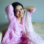 Asha Negi Instagram - Isi liye mummy ne meri tumhe chai pe bulaya hai!..😆 . @portraitsbybalvindersingh @mansimao @rich.a1836 @vanitalodha @real_weaverstory