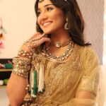 Ashi Singh Instagram - It was very difficult to decide the sequence 🫢👸🌟 . #AshiSingh #SuMeet #Meet #MeetOnZeeTV #MeetBadlegiDuniyaKiReet #AshiAsMeet #AshiQsSumeet #Bridal #Dulhan #Golden #GoldenLehnga #GoldenBride