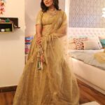 Ashi Singh Instagram - It was very difficult to decide the sequence 🫢👸🌟 . #AshiSingh #SuMeet #Meet #MeetOnZeeTV #MeetBadlegiDuniyaKiReet #AshiAsMeet #AshiQsSumeet #Bridal #Dulhan #Golden #GoldenLehnga #GoldenBride