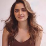 Ashika Ranganath Instagram - The many moods 🫢👻 Captured perfectly just in mood by @sandeep.mv 📸🫶🏻 Sunburstt