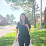 Bhagyashree Instagram - #tuesdaytipswithb Backward walking is a must do atleast for 10mins thrice a week. It helps take off stress from your knees, balancing muscles of your hamstrings and quads. It also works on your shin muscles.. something we rarely concentrate on. Walking by itself is known to improve your cognetive abilities, but this also makes sure that new nuerons are produced. P.s. And pls excuse the huge zit which i tried to cover without makeup🤪 #walking #backwardwalking ##functionaltraining #workout #workoutmotivation #exercise #corestrength #legworkout #workoutmotivation #fitnessmotivation #bestrong #fitness #domorebemore #exercise #muscles #health #flexibility #mobility #strengthtraining