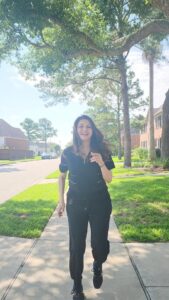 Bhagyashree Instagram - #tuesdaytipswithb 

Backward walking is a must do atleast for 10mins thrice a week.
It helps take off stress from your knees, balancing muscles of your hamstrings and quads. It also works on your shin muscles.. something we rarely concentrate on.
Walking by itself is known to improve your cognetive abilities, but this also makes sure that new nuerons are produced.

P.s. And pls excuse the huge zit which i tried to cover without makeup🤪

#walking #backwardwalking ##functionaltraining #workout #workoutmotivation #exercise #corestrength #legworkout #workoutmotivation #fitnessmotivation #bestrong #fitness #domorebemore #exercise #muscles #health #flexibility #mobility #strengthtraining