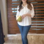 Bhagyashree Instagram - #tuesdaytipswithb Coconut water is more hydrating and a superior alternative to sports drinks post your workouts. Not all things fancy n expensive are better. Have this simple drink and cut down on calories It increase your electrolyes and aids in faster recovery. High in potassium, magnesium and phosperous it gives your body the nutrients much needed after a workout. #coconutwater #healthytips #health #everydaytips #vitamins #healthfood #diet #weightloss #electrolytes #foodoftheday #nutrition #healthyfood #healthhacks #goodhealth #eatwell #nutritious #womenshealth