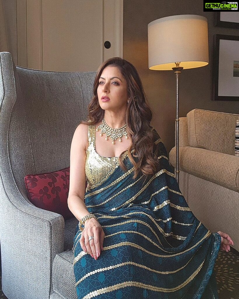 Bhagyashree Instagram - Weddingdiaries ! . Outfit @krishasunnyramani Styling @rochelledsa @anishagandhi3 Hmu @vanitapatelmakeovers #sarilove #saree #glitzandglam
