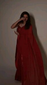 Bhagyashree Instagram - Yeh dono hein alag alag
Yeh dono hein juda juda,
Banti hein kabhi donoki, 
Kabhi rehte hein khafa khafa.

Lekin mane ya na mane
Hein to ek ke hi chatte-batte
Aai ga , Aai ga, Uff Ma,
Mummy aaali re aali

(Please sing this with the tune of ladki dekhi, mooh se ceeti🤪😉😅)
Every day is Mother's Day !!

#mothersday
#mykidsmyworld
#daughterlove #sonlove 

So different, yet the same.
