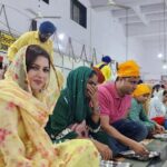 Bhagyashree Instagram - Langar ka khana ! An auspicious day to be able to visit the Hazur Sahib Gurudwara in Nanded and take blessings. The place where the Guru Gobind Singh breathed his last and had conferred the title to the revered Guru Granth Saheb. It is also called Takth Sachkhand Hazur Sahib. The peace, serenity and tranquility indeed set a tone for meditative introspection and prayer. A place where there is no discrimination. All that is needed is a heart open for love n compassion, a mind that is non judgemental, hands ready to service humanity. The langar ka khana stands as a symbol for all of the above. Everyone, irrespective of caste, gender, social or financial standing, all sit together and are served the same food. Those who wish to offer their services may partake in serving or cleaning. I am indeed lucky to be able to travel, to see, learn and soak in India. Thank you @kiranbawaofficial for the arranging the amazing darshan. #traveltalesbyb #traveldiaries #travel #incredibleindia #india #gurudwara #hazursahib #blessings #gratitude