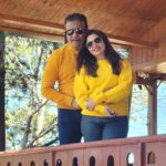Bhagyashree Instagram - Oranges n lemons ! . . . #colormehappy #colorofmylife #juices #hubbynme #familygoals #juice @himallay27 @avantikadassani