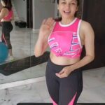 Bhagyashree Instagram - #tuesdaytipswithb Kneetucks on the bosuball. This is an exercize that requires strength, stability and balance. Back aligned straight, core held tight, bring your knees towards your chest. #functionaltraining #core #workoutmotivation #coreworkout #exercise #corestrength #workoutmotivation #fitnessmotivation #bosuball #bestrong #befit #fitness #domorebemore