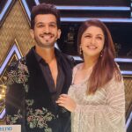 Bhagyashree Instagram - Thank you for all the love. #SajiniShindeKaViralVideo Hum toh viral ho gaye ji ! @nimratofficial @radhikamadan Had so much fun with you all. @theshilpashetty @kirronkhermp @arjunbijlani
