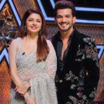 Bhagyashree Instagram - Thank you for all the love. #SajiniShindeKaViralVideo Hum toh viral ho gaye ji ! @nimratofficial @radhikamadan Had so much fun with you all. @theshilpashetty @kirronkhermp @arjunbijlani