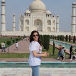 Bhagyashree Instagram - Ahhhh Taj ! A monument to commemorate love. A million stories behind this dream structure. Built with the purest maktana marble, inlayed with onyx and precious stones. It is an architetural marvel, that glistens in a different hue which each passing quarter of the day. Pink at dawn, white in the day, orange at dusk and glittering white in the moonlight. #incredibleindia #travel #traveltalesbyb #traveldiaries #agra #tajmahal #beautifuldestinations