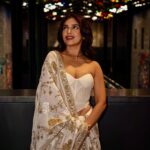 Bhumi Pednekar Instagram - Art 🤍 . . Wearing @rohitbalofficial Jewellery @amrapalijewels Styled by @mohitrai @shubhi.kumar Makeup @sonicsmakeup Hair @hairstories_byseema Managed by @khandelwal_neha @iffmelbourne Clicked by @phamstapham National Gallery of Victoria