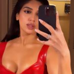 Bhumi Pednekar Instagram - It only gets better ❤️ @apple #iphone15pro #collab